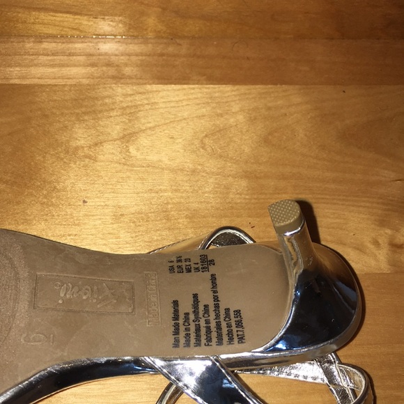 ✨Host Pick✨LAST SIZE 6 Silver Cocktail Sandals - Picture 5 of 9